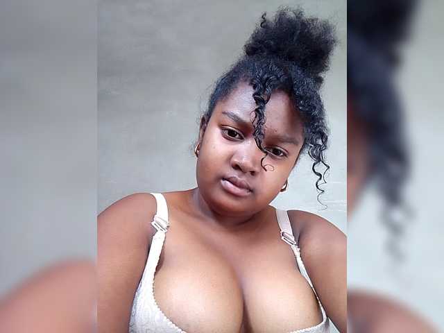 Ezrahsexy's BongaCams show and profile