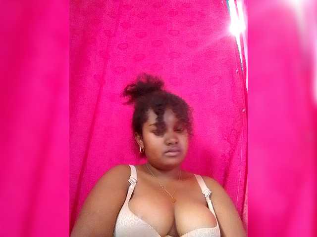 Ezrahsexy's BongaCams show and profile