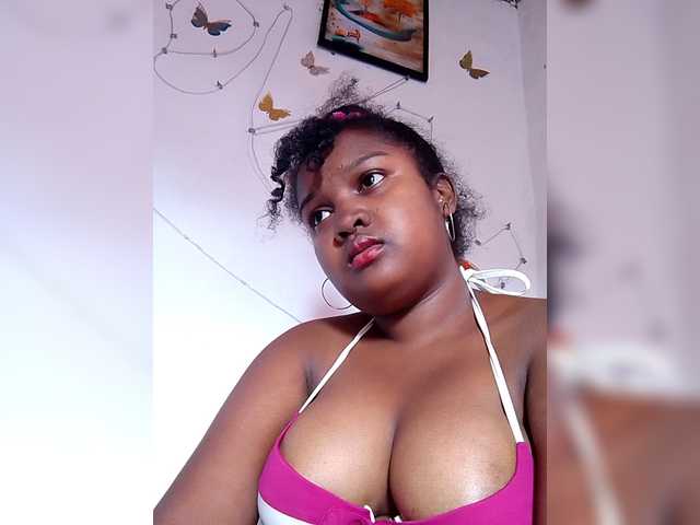 Ezrahsexy, une amatrice française avec qui discuter et avoir du sexe