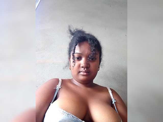 Ezrahsexy's BongaCams show and profile