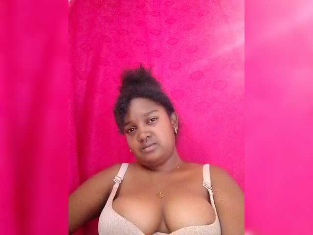 Ezrahsexy's BongaCams show and profile