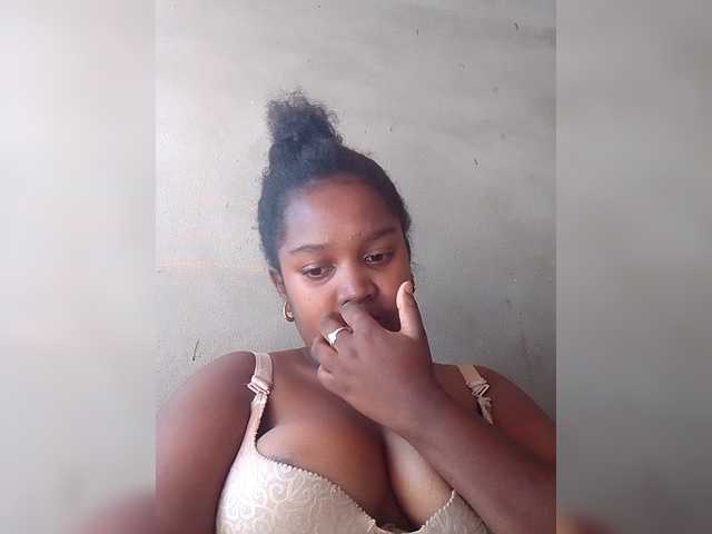 Ezrahsexy's BongaCams show and profile