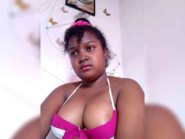 Ezrahsexy Live Webcam on BongaCams