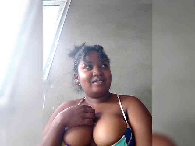Ezrahsexy webcam