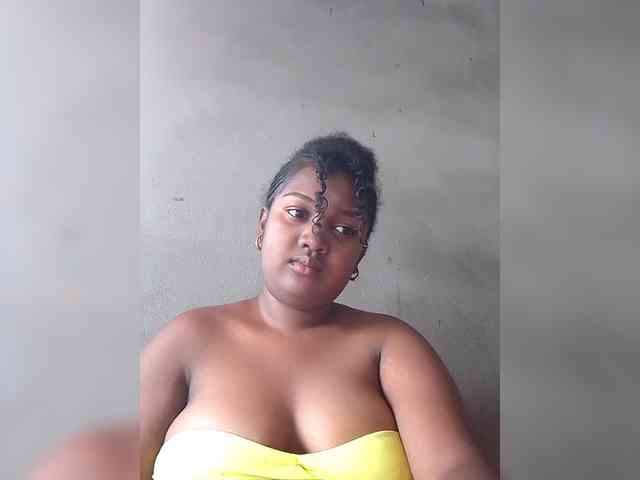 Ezrahsexy webcam