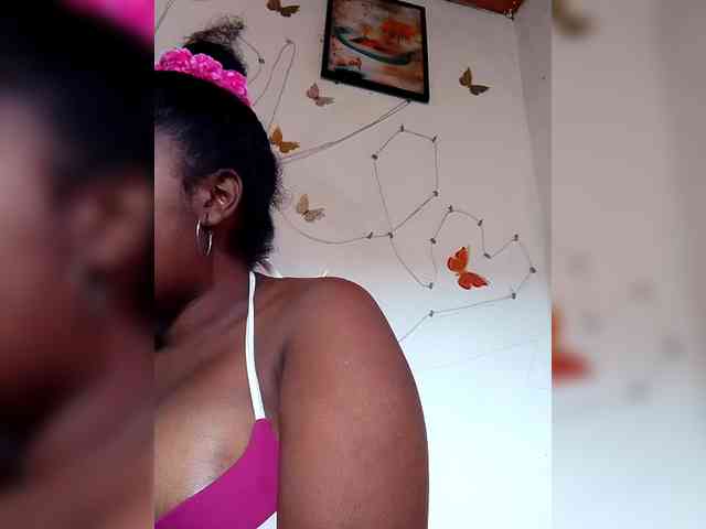 Ezrahsexy Live Webcam on BongaCams