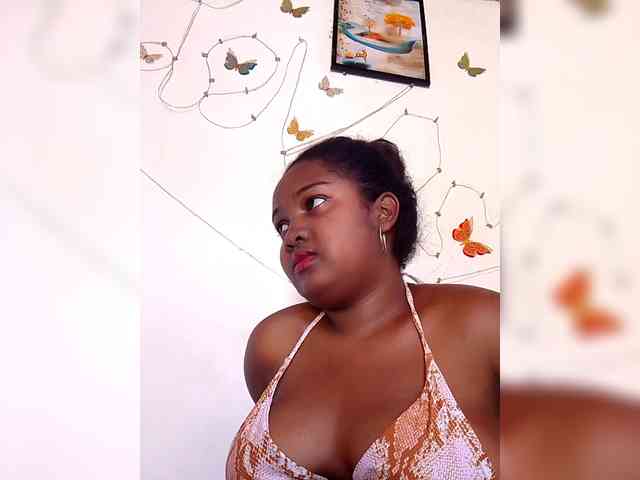 Ezrahsexy Live Webcam on BongaCams