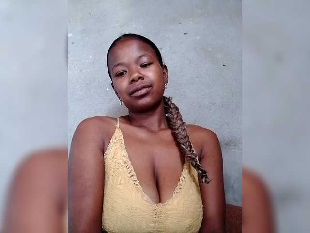 Sayrahsexy's BongaCams show and profile