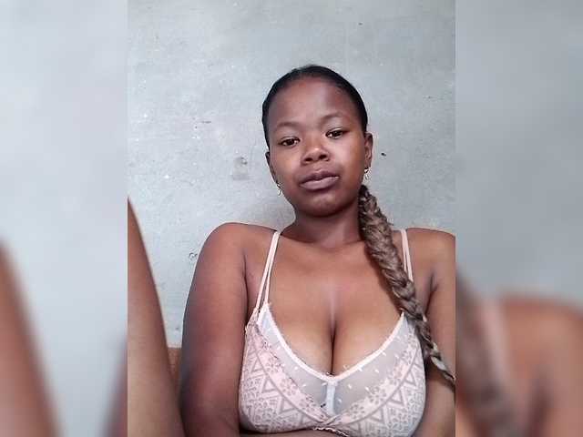 Sayrahsexy's BongaCams show and profile