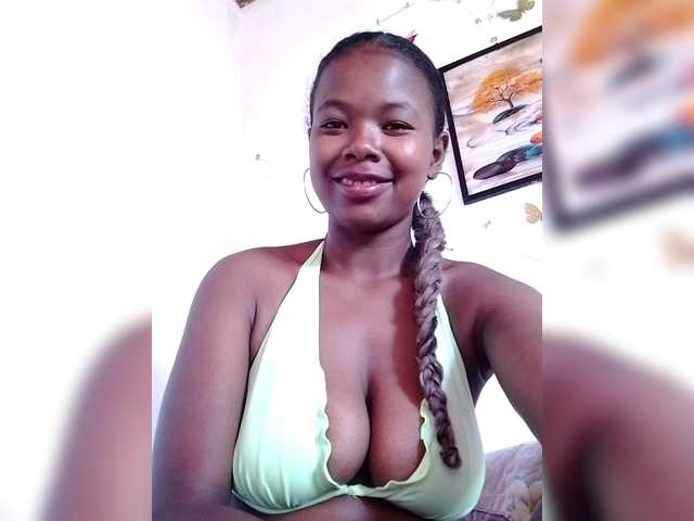 Sayrahsexy's BongaCams show and profile