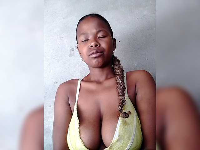 Sayrahsexy's BongaCams show and profile