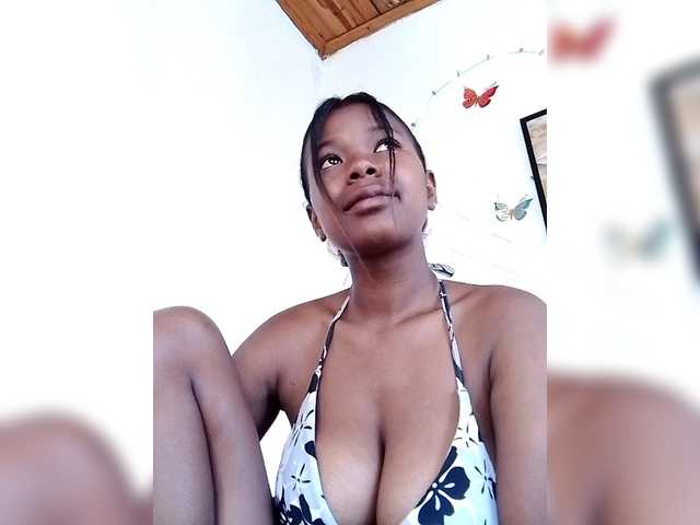 Sayrahsexy's BongaCams show and profile