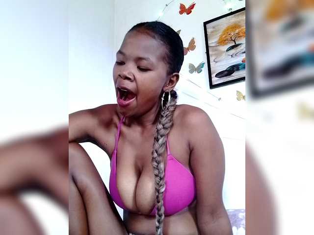 Sayrahsexy vous attend pour discuter, flirter et plus sur bongacams