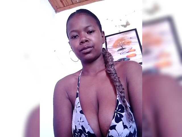 Sayrahsexy's BongaCams show and profile