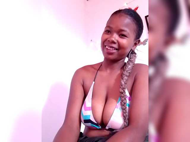 Sayrahsexy's BongaCams show and profile