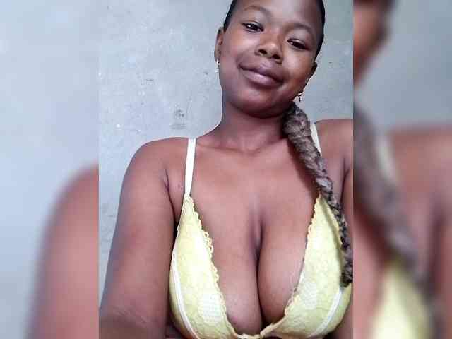 Sayrahsexy Live Webcam on BongaCams