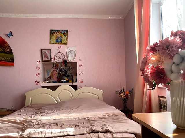 LeilaGerveler — Heey :) pm -5tks Topless 111 tks Rub pussy - 50 Goal :  Finger in my cute ass 