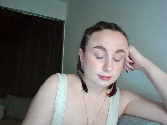 EllisSwon132 from BongaCams