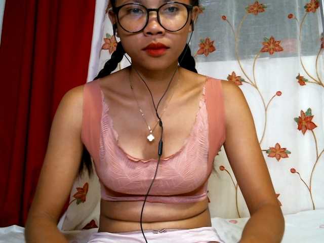 le modèle AKANE-WHITE est en webcam porno dans un show sur le site bongacams, il possède les tags suivants: Ebony,Brunette,Hairy