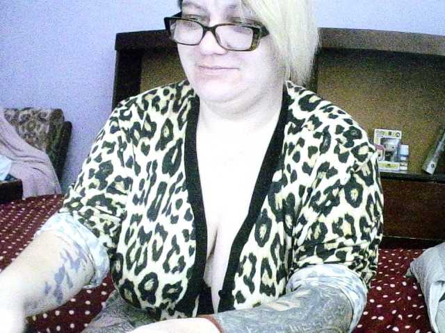 sweetmommy's BongaCams show and profile