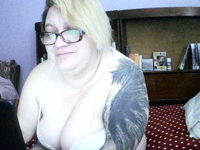 sweetmommy's BongaCams show and profile