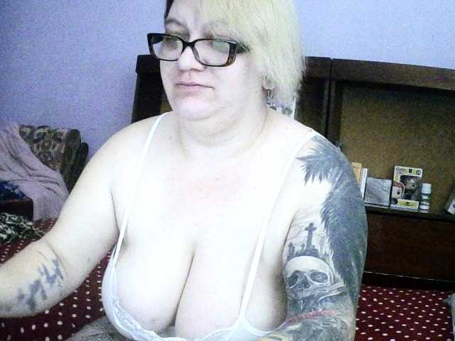 sweetmommy's BongaCams show and profile