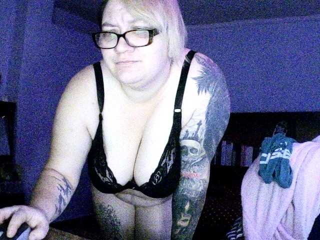 sweetmommy's BongaCams show and profile