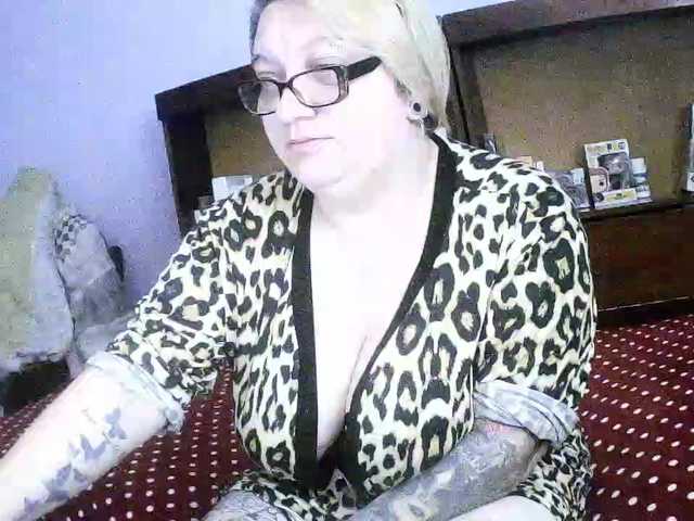 sweetmommy's BongaCams show and profile