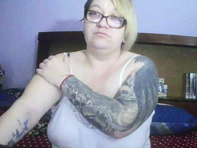 sweetmommy's BongaCams show and profile