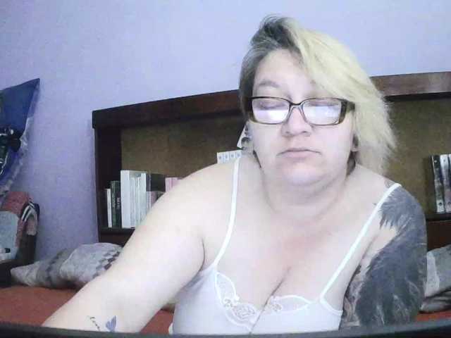 sweetmommy's BongaCams show and profile