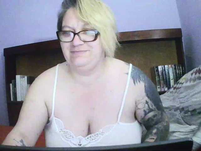sweetmommy's BongaCams show and profile