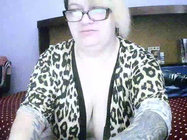 sweetmommy's BongaCams show and profile