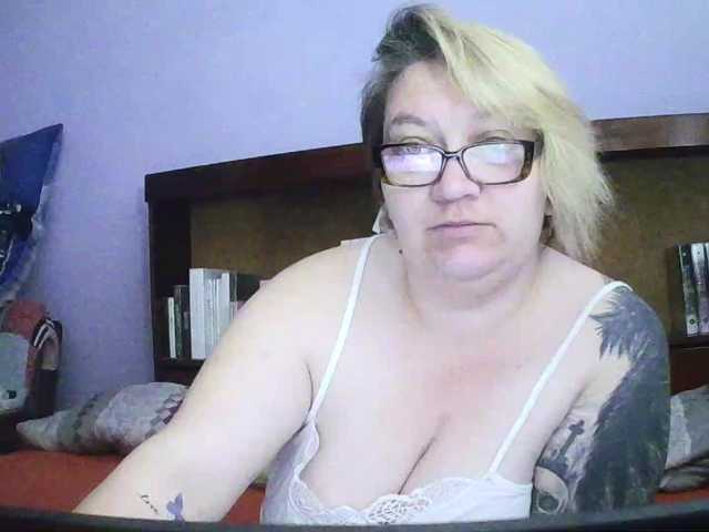 sweetmommy's BongaCams show and profile