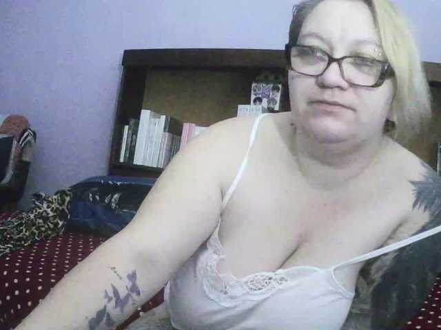 sweetmommy's BongaCams show and profile