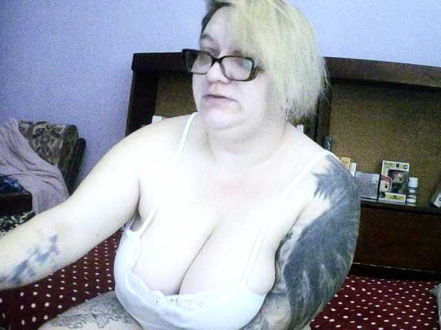 sweetmommy's BongaCams show and profile