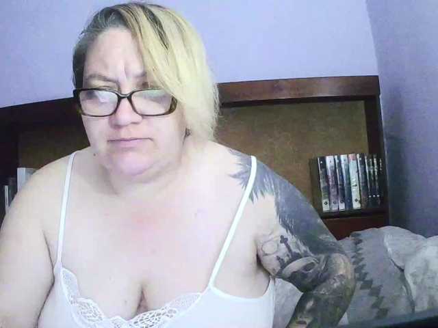 sweetmommy's BongaCams show and profile