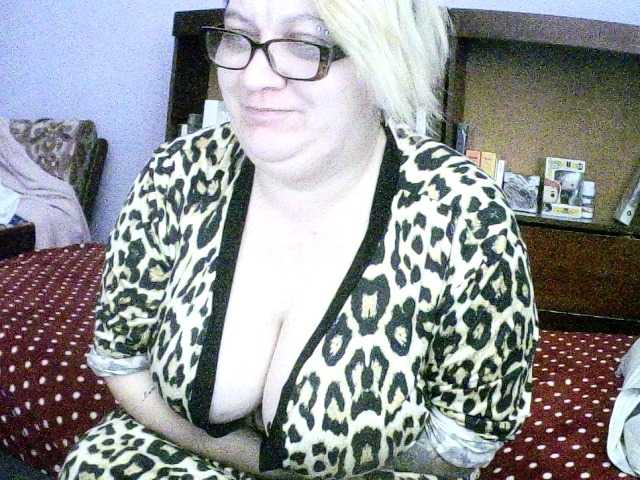 sweetmommy's BongaCams show and profile