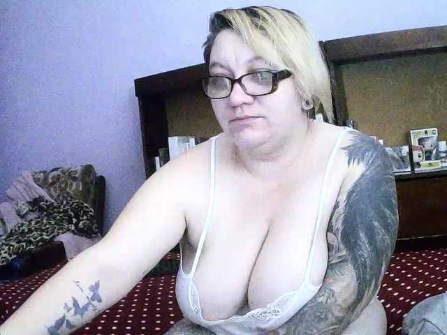 sweetmommy's BongaCams show and profile