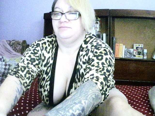 sweetmommy's BongaCams show and profile