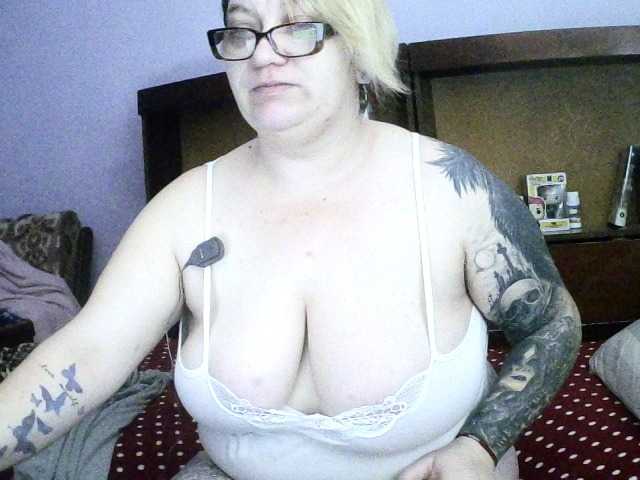 sweetmommy's BongaCams show and profile