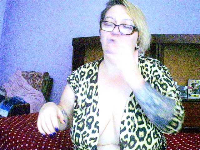 sweetmommy's BongaCams show and profile