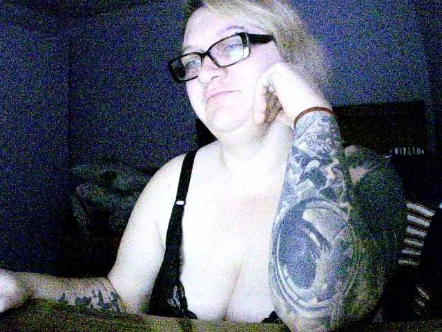 sweetmommy's BongaCams show and profile