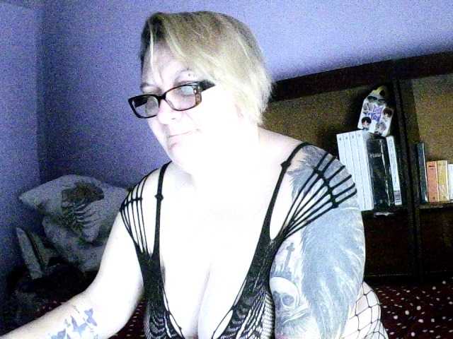 sweetmommy's BongaCams show and profile