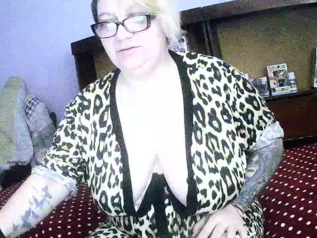 sweetmommy's BongaCams show and profile