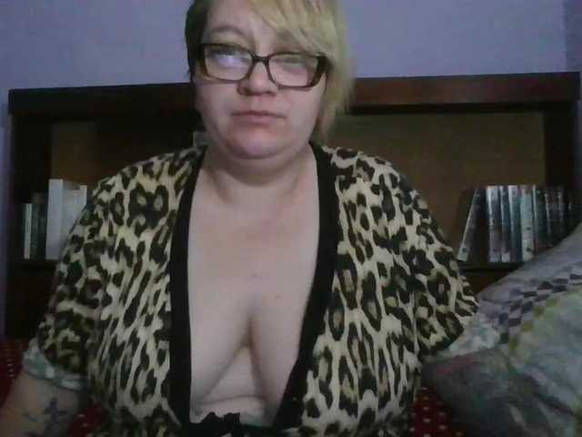 sweetmommy's BongaCams show and profile