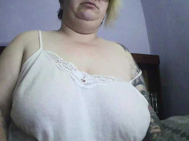 sweetmommy's BongaCams show and profile