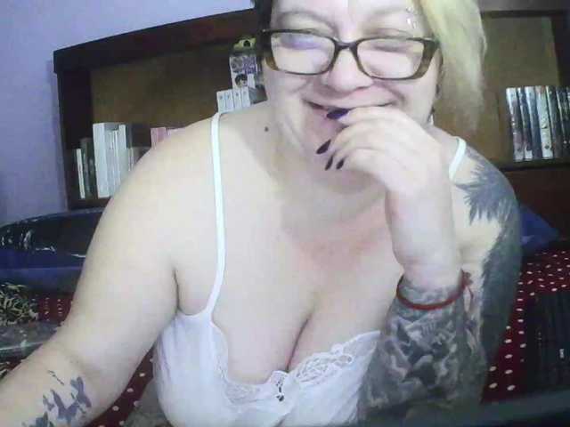 sweetmommy's BongaCams show and profile