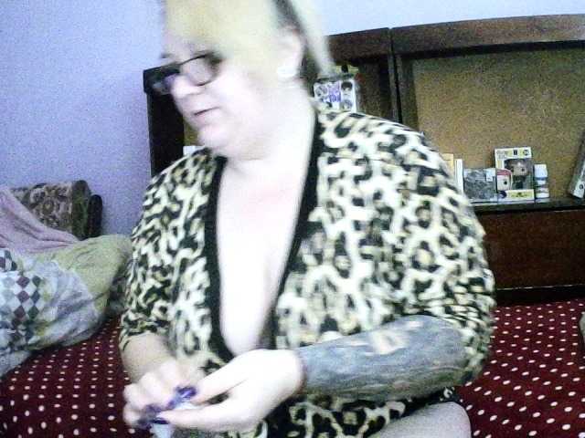 sweetmommy's BongaCams show and profile