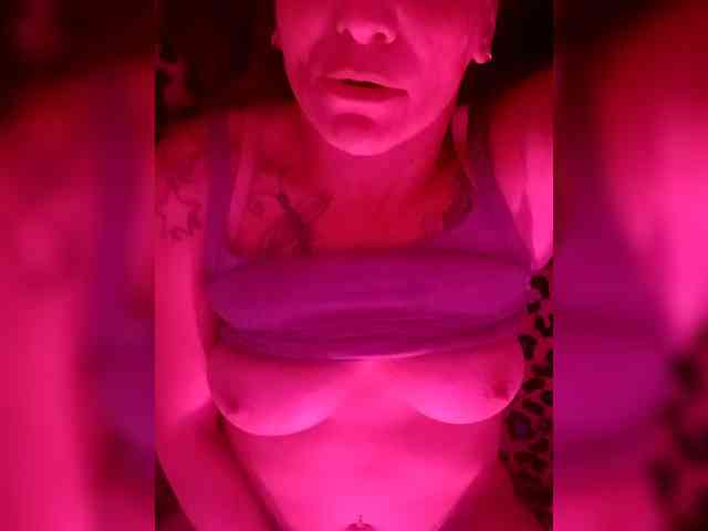 Headgames3686 webcam