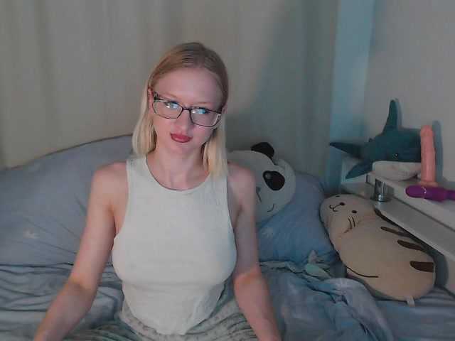 Chloe1love's BongaCams show and profile